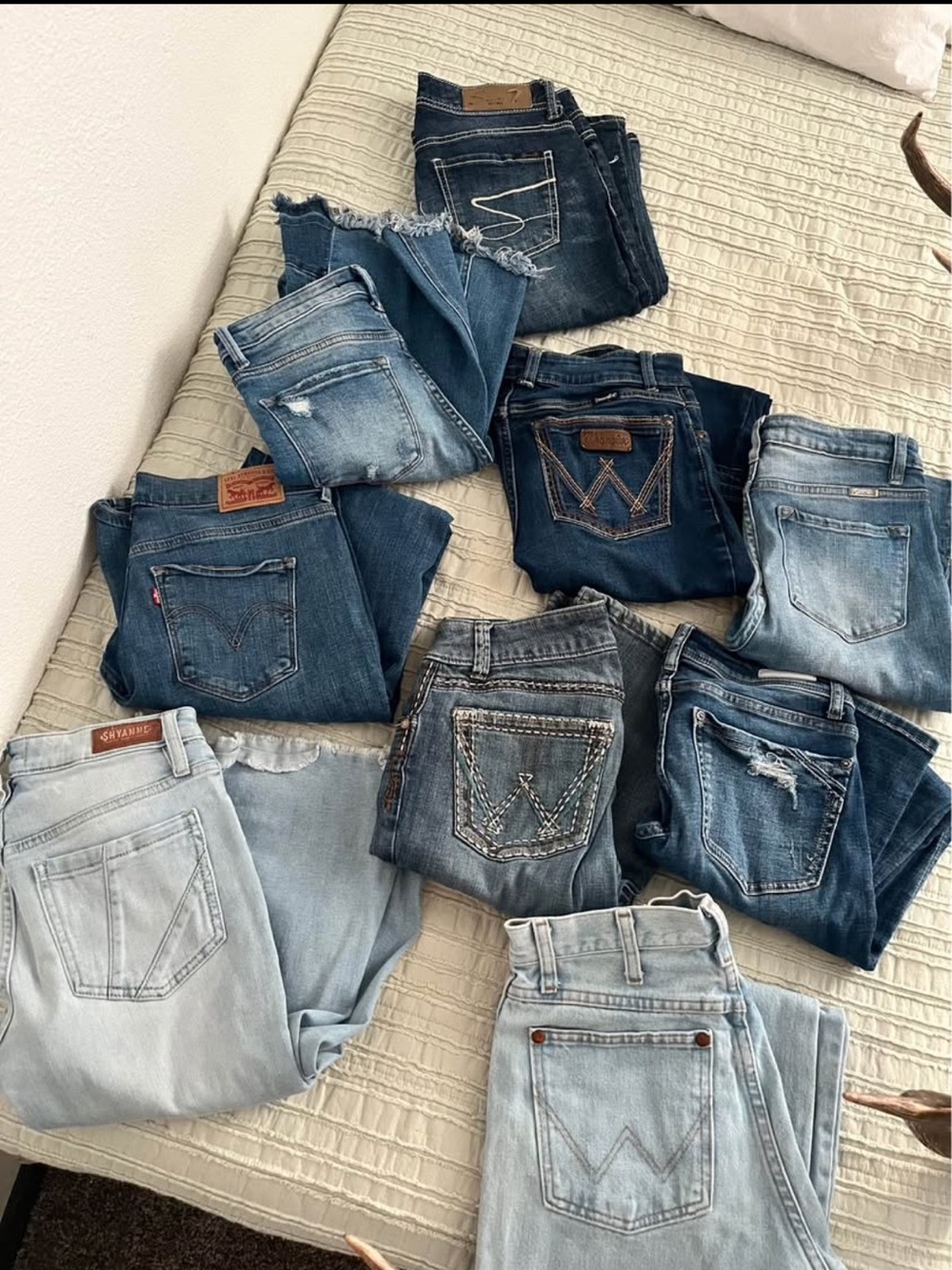 Womens Blue Denim Jeans - Multiple Washes. Wrangler, Levi’s , Sevens, and more
